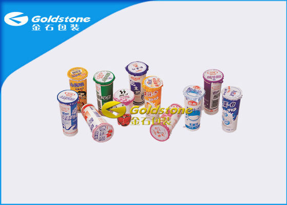 Outerside-Papier innerhalb der Plastikjoghurt-Schalen mit Auftritt der Deckel-oberen Grenze