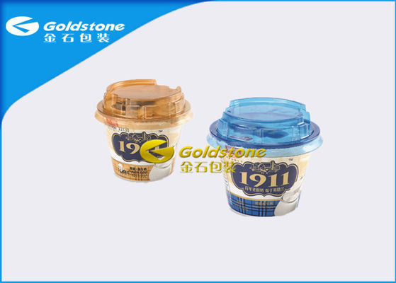 Outerside-Papier innerhalb der Plastikjoghurt-Schalen mit Auftritt der Deckel-oberen Grenze